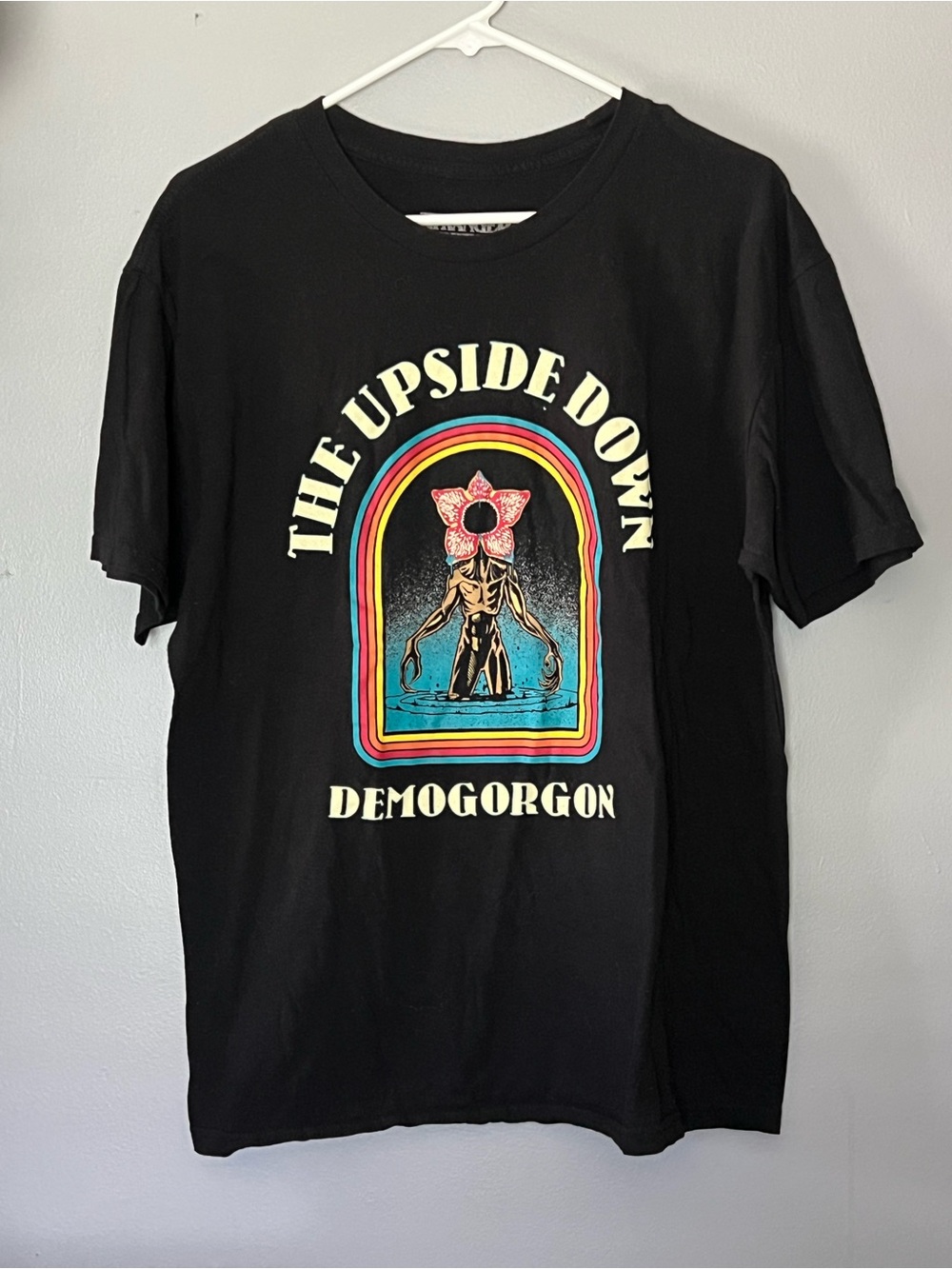 Stranger Things The Upside Down Demogorgon Graphic Tee - Black size Large